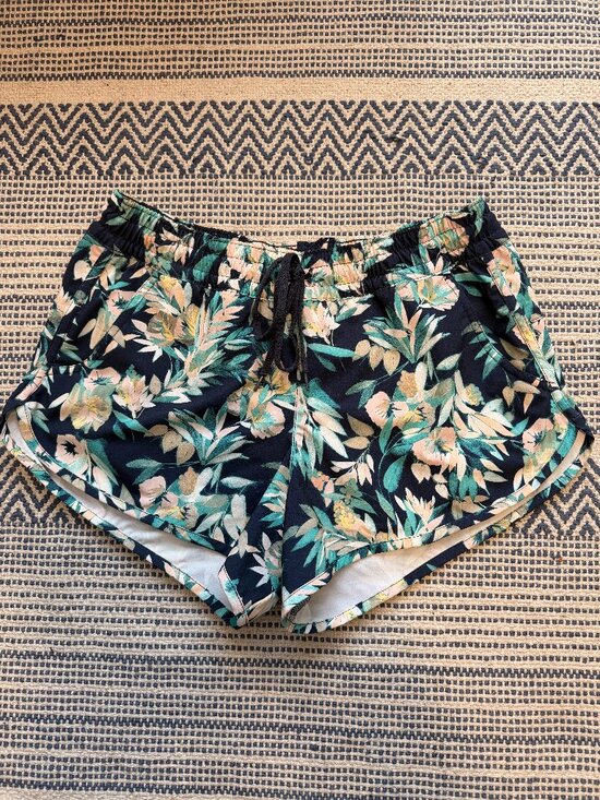 Columbia Pants - Columbia Floral Women's Shorts, size M